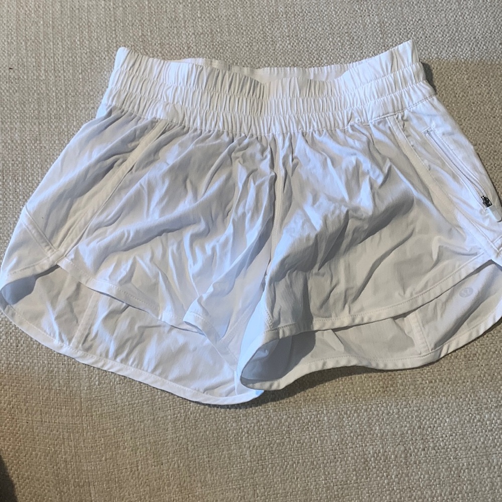 Lululemon tracker low rise lined shorts 4”